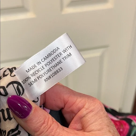 EUC Juicy Couture Sport Yourself overnight weekender duffle bag blk with roses - Picture 11 of 16